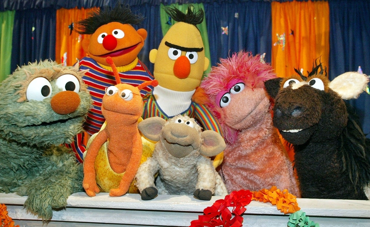 Ernie, Bert und andere Darsteller-Puppen der Kindersendung "Sesamstraße"