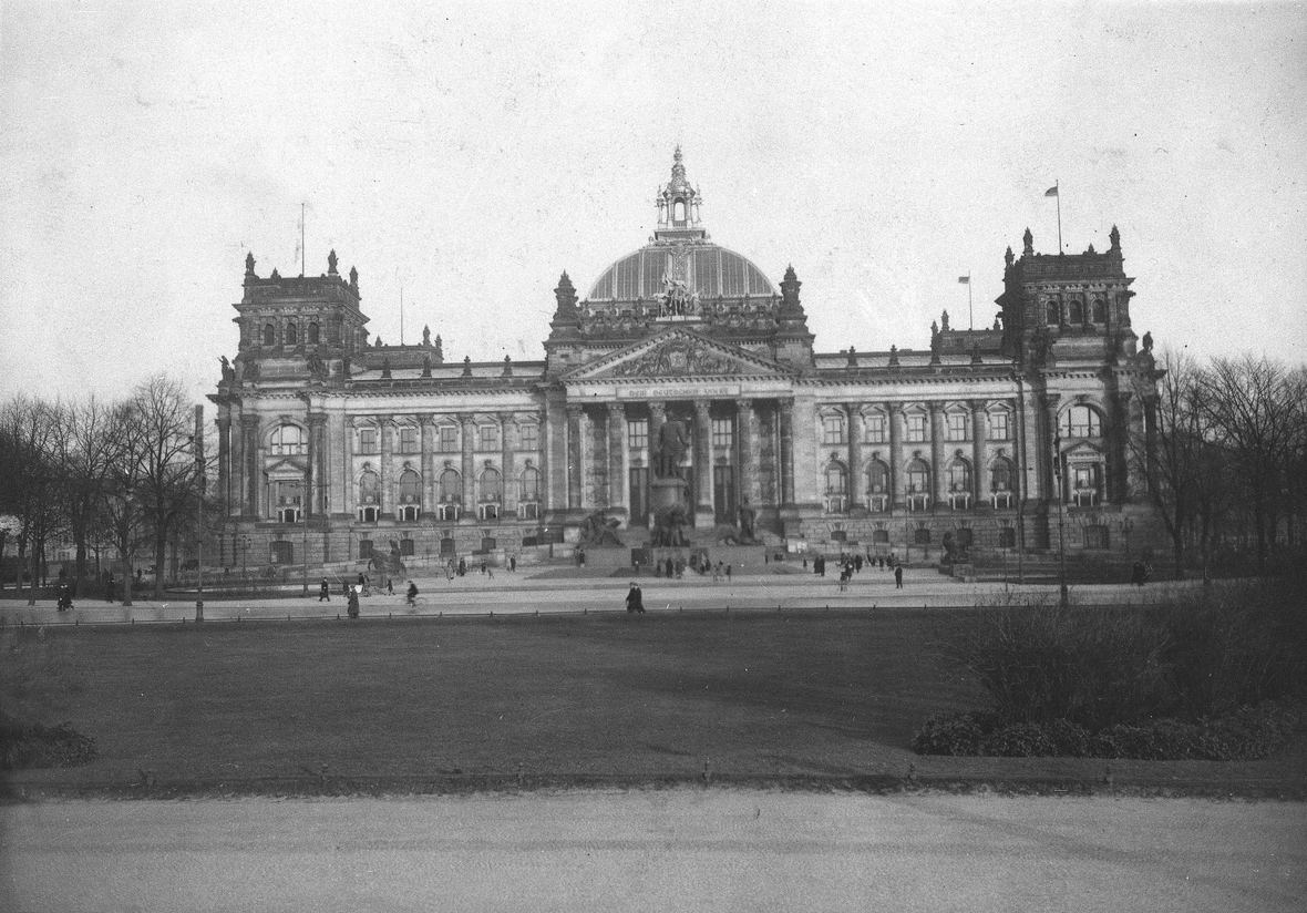 Blick auf das Berliner Reichstagsgebäude im Jahr 1931