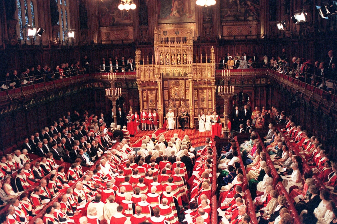 Blick ins "House of Lords", das einen Teil des englischen Parlaments darstellt. Hier können nur Aristokraten Mitglied sein.