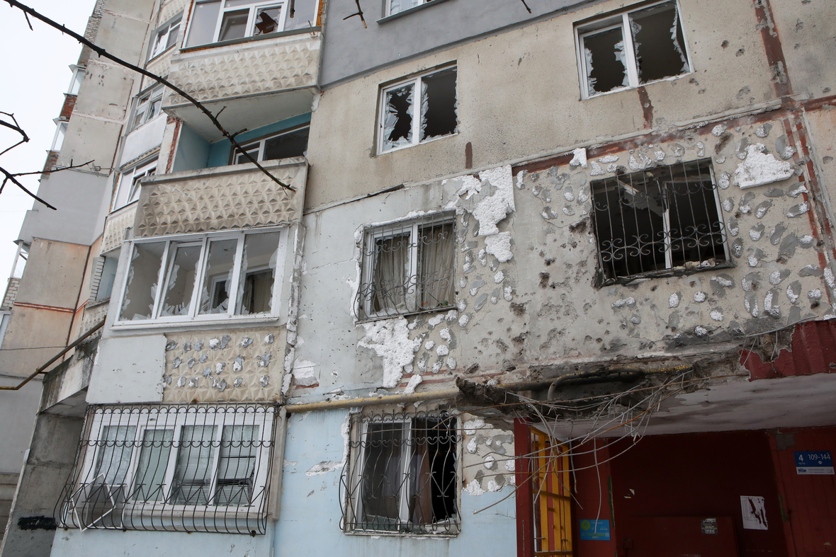 Ein zerstörtes Haus nach Angriffen in der Ostukraine am 26. Februar 2022.