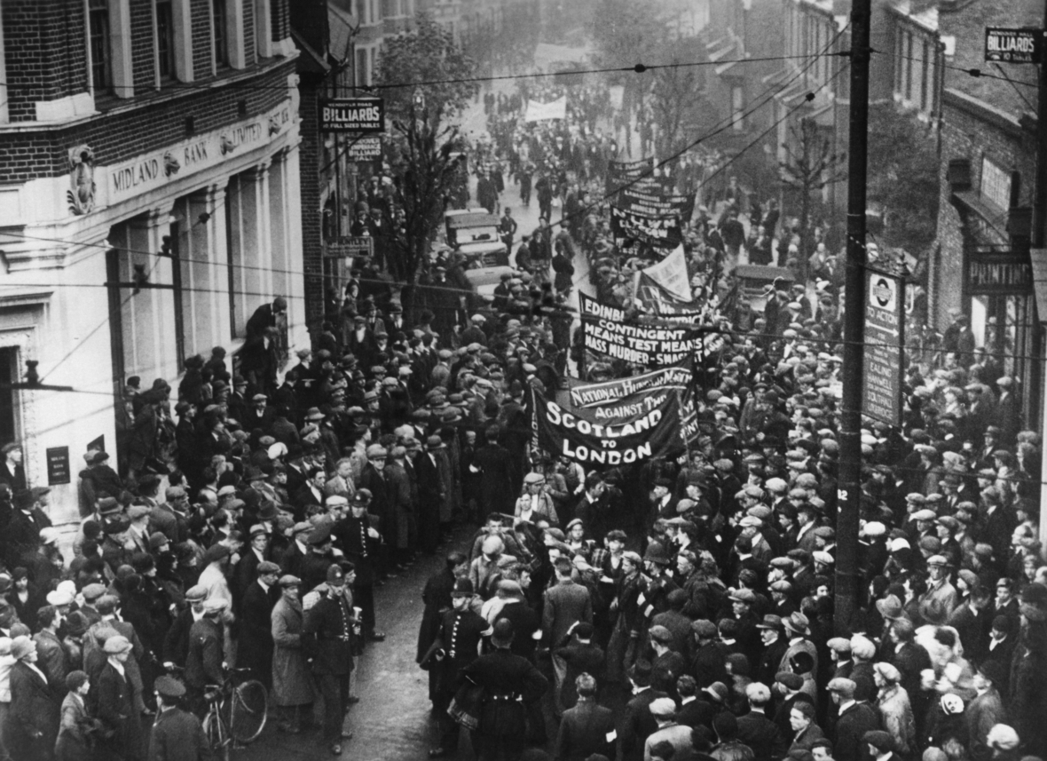 "Hungermarsch" 1932 in London, England. Die Menschen demonstrierten in der Weltwirtschaftskrise gegen eine Senkung der Arbeitslosenunterstützung.