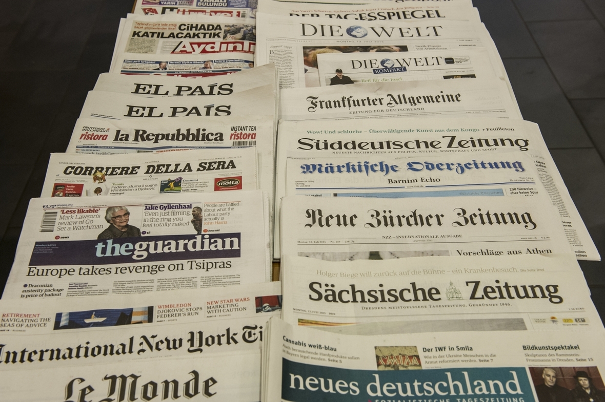 Auslage von Zeitungen an einem Kiosk in Berlin.