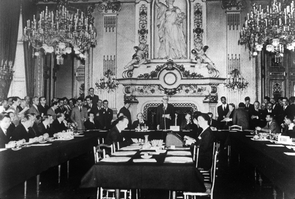 9. Mai 1950: Der französische Außenminister gibt Plan zur Gründung der Europäischen Gemeinschaft für Kohle und Stahl (EGKS oder Montanunion) bekannt.