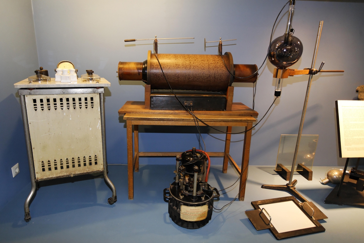 Historische Röntgen Apparatur als Ausstellungsstück im Deutschen Röntgenmuseum