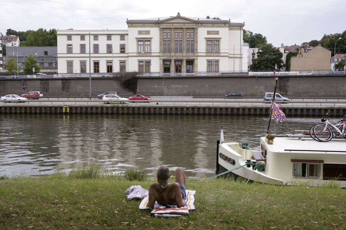 An der Saar liegt das saarländische Landtagsgebäude in der Landeshauptstadt Saarbrücken