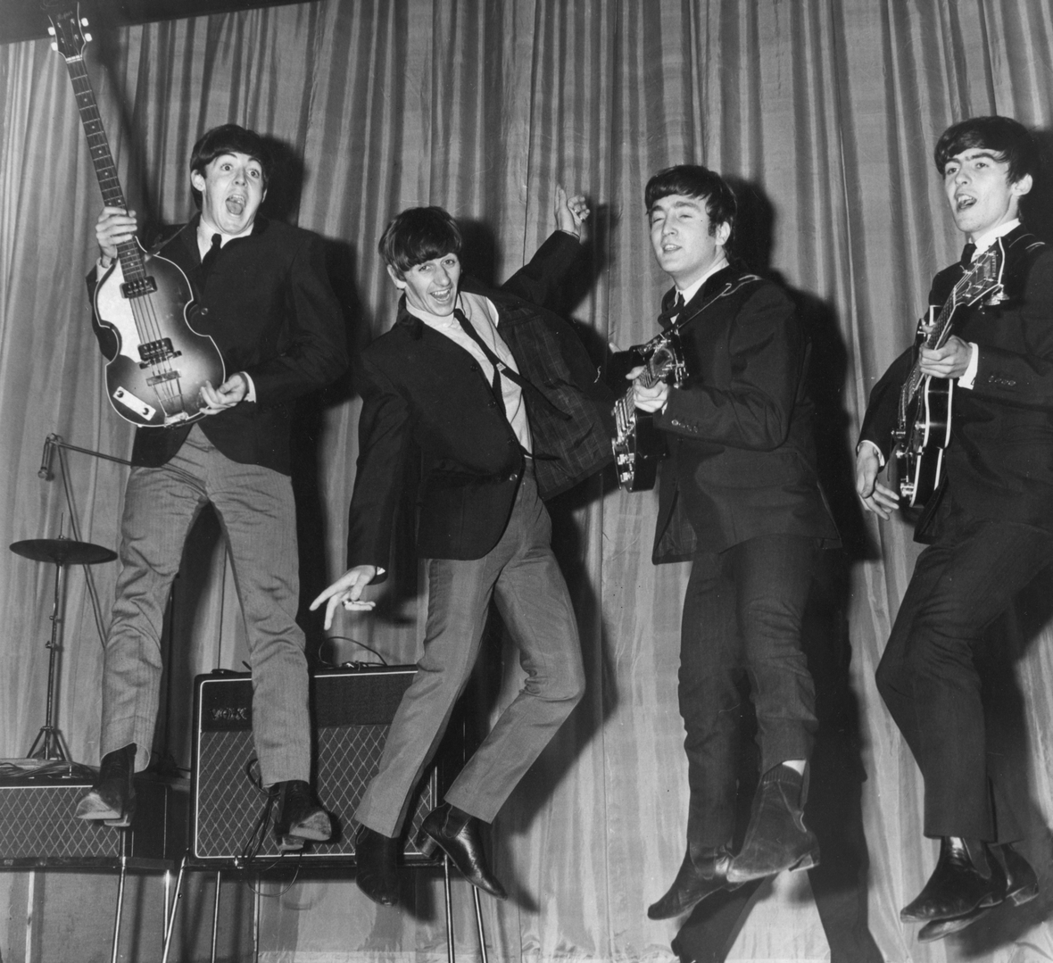 Die Beatles haben Spaß bei Proben im Jahr 1963