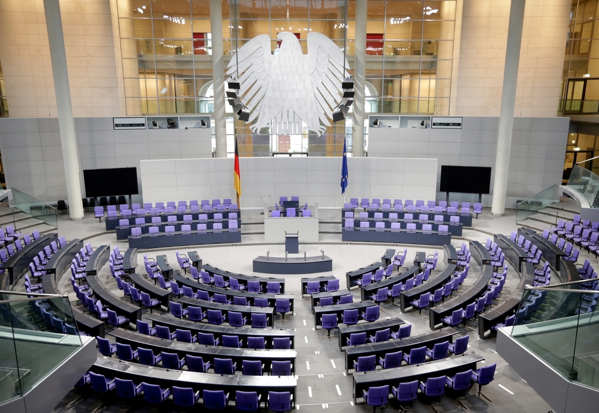 Wer wird als Abgeordnete/r einen Sitz im Deutschen Bundestag bekommen? Gezeigt wird der Deutsche Bundestag ohne Abgeordnete.