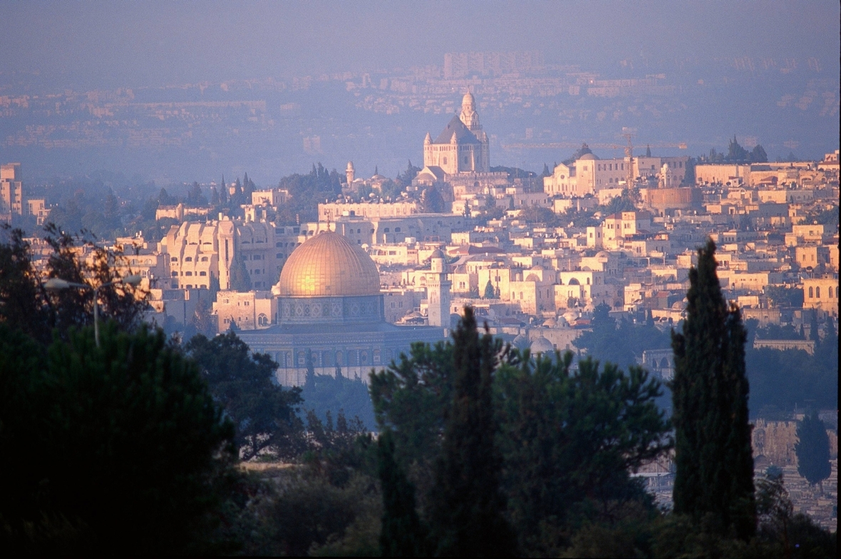 Blick auf die Altstadt von Jerusalem mit dem Berg Zion im Hintergrund.