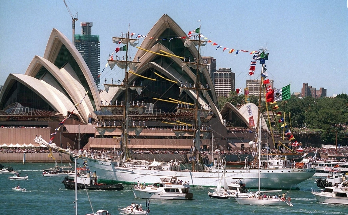 Segelschiff-Parade im Hafen von Sydney am australischen Nationalfeiertag