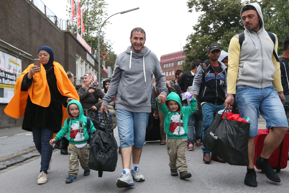 Syrische Flüchtlinge erreichen den Dortmunder Hauptbahnhof