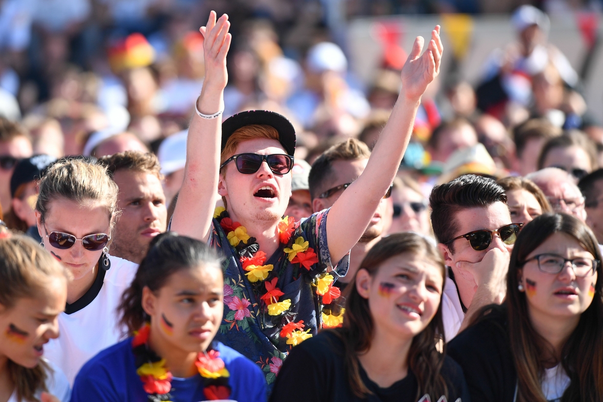 Fans der deutschen Nationalmannschaft fiebern bei der Fußball-WM 2018 mit.