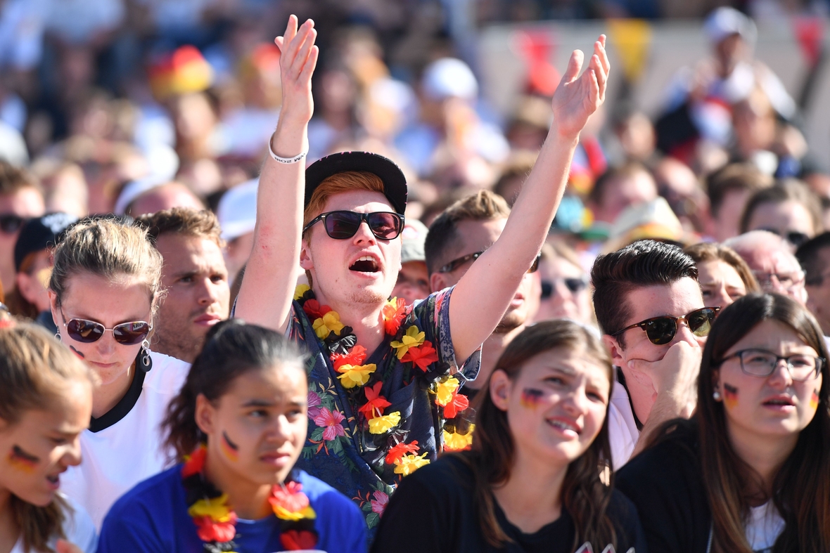 Fans der deutschen Nationalmannschaft fiebern bei der Fußball-WM 2018 mit.