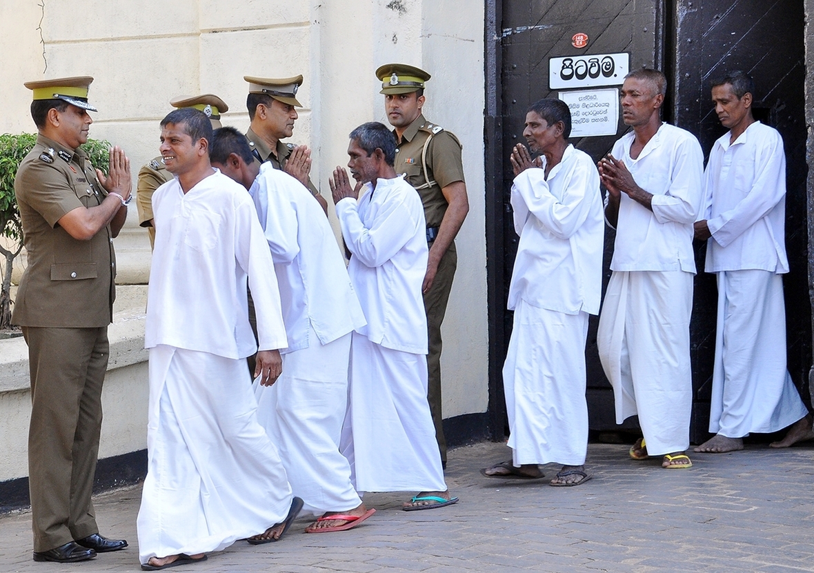 Amnestie von Gefangenen in Sri Lanka 2016. Hier verlassen sie das Gefängnis.