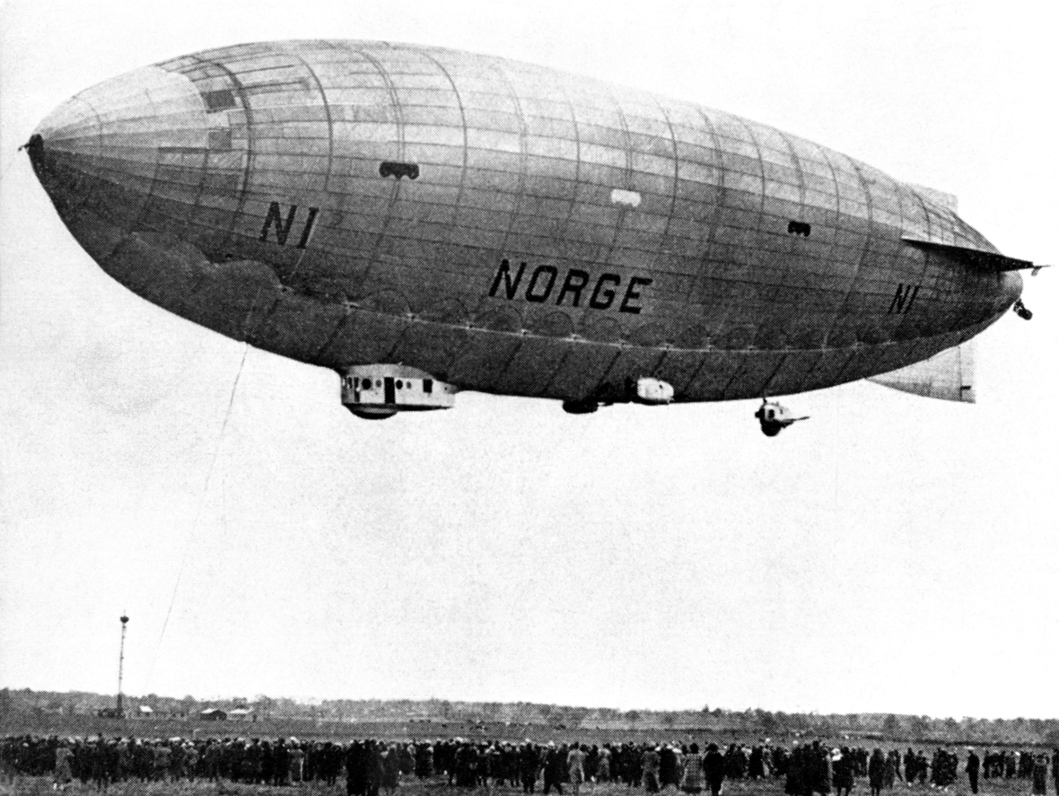 Das Luftschiff "Norge" mit dem Roald Amundsen und Umberto Nobile im Mai 1926 von Spitzbergen aus erstmals den Nordpol überflogen.