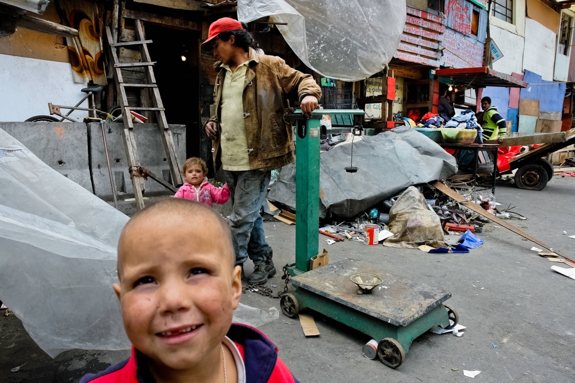 Familien im Armenviertel von Bogota, der Hauptstadt von Kolumbien.