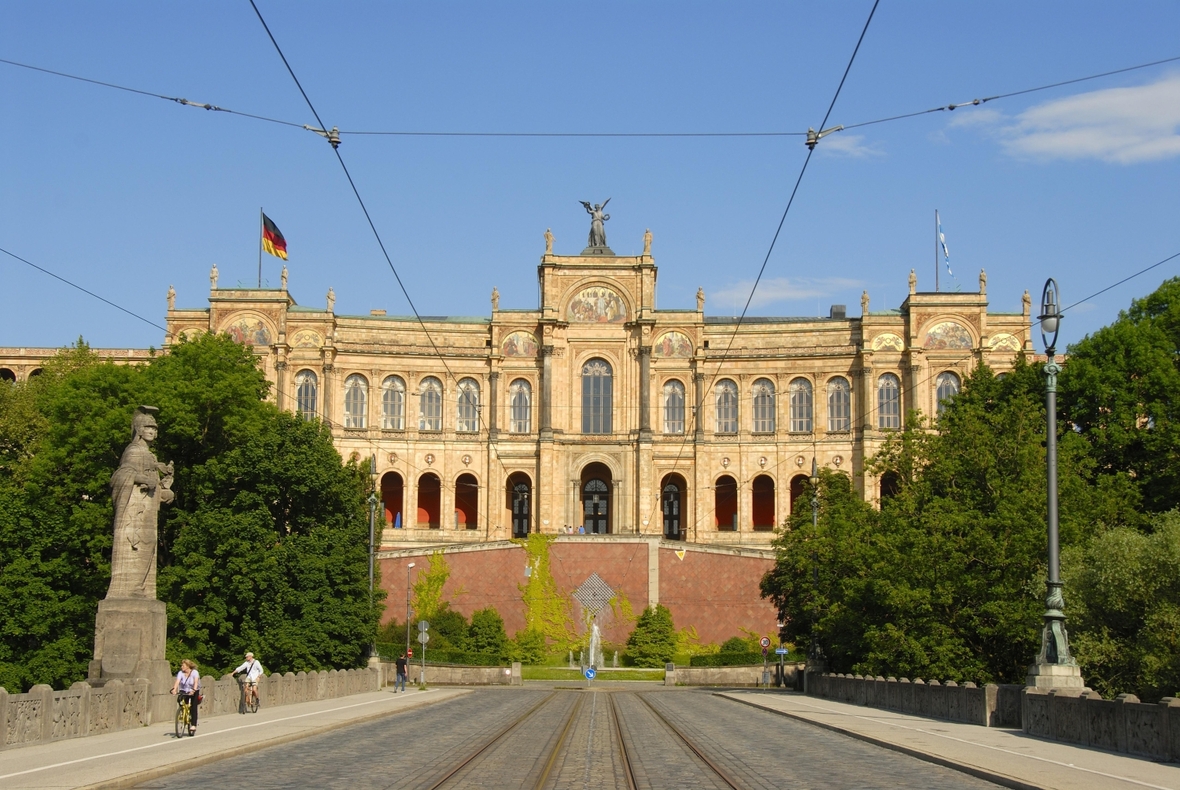 Der Bayerische Landtag hat seinen Sitz im Maximilianeum in München
