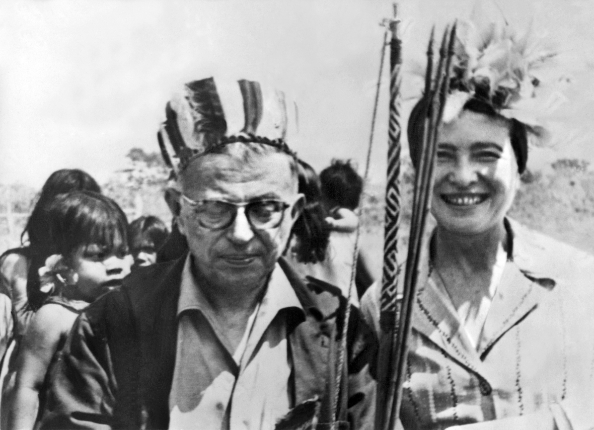 Jean-Paul Sartre und Simone de Beauvoir am 01.11.1960 bei ihrem Besuch der Ureinwohner von Carajas im Nationalpark in Brasilien