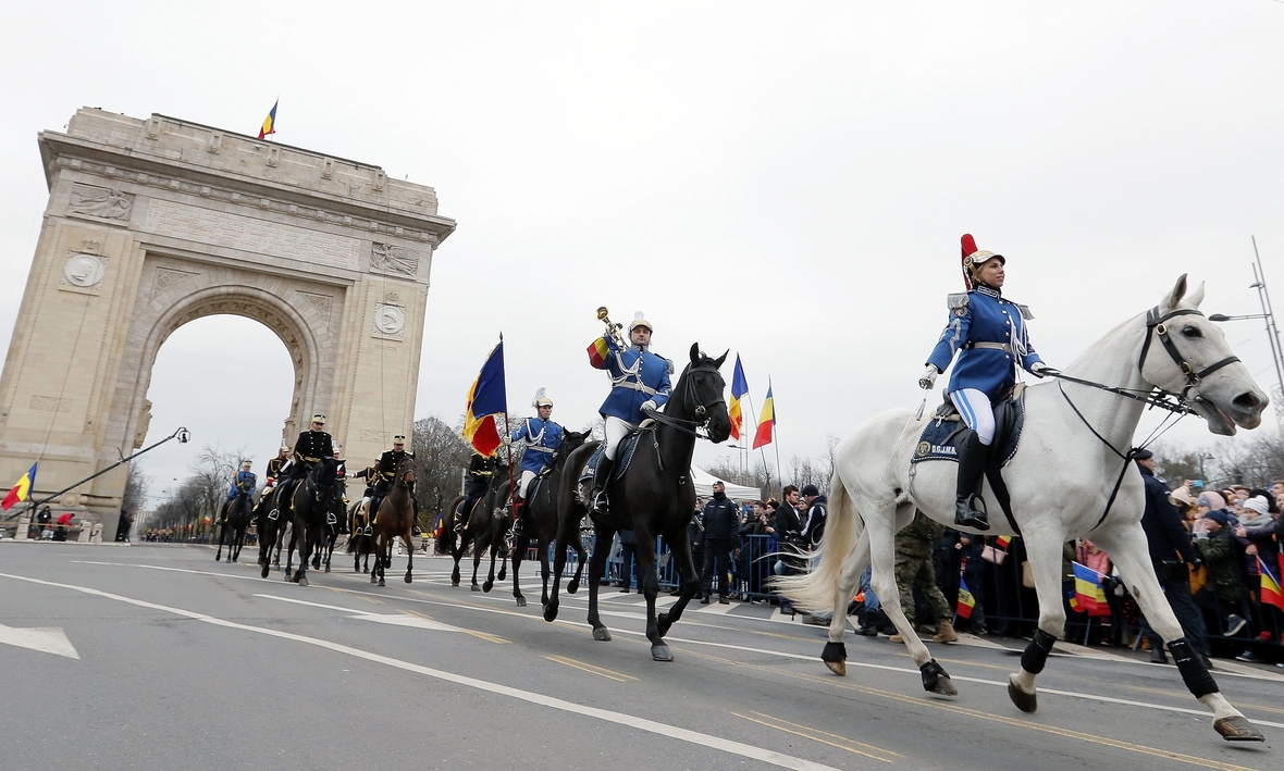 Mit einer großen Militärparade wird der "Tag der Einheit" in der rumänischen Hauptstadt Bukarest gefeiert. 