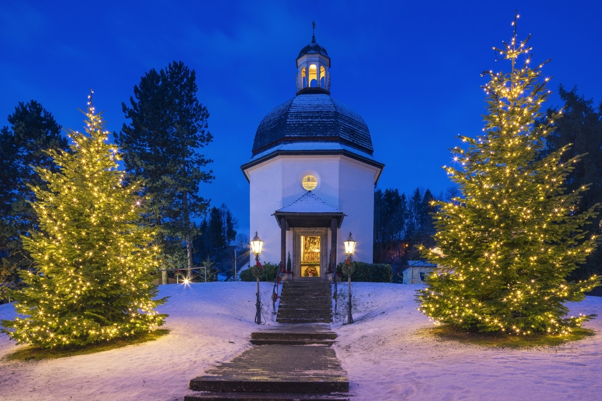 Stille Nacht Kapelle in Oberndorf. Sie steht an Stelle der ehemaligen St. Nikola Kirche, in der am 24. Dezember 1818 das Weihnachtslied zum 1. Mal aufgeführt wurde.