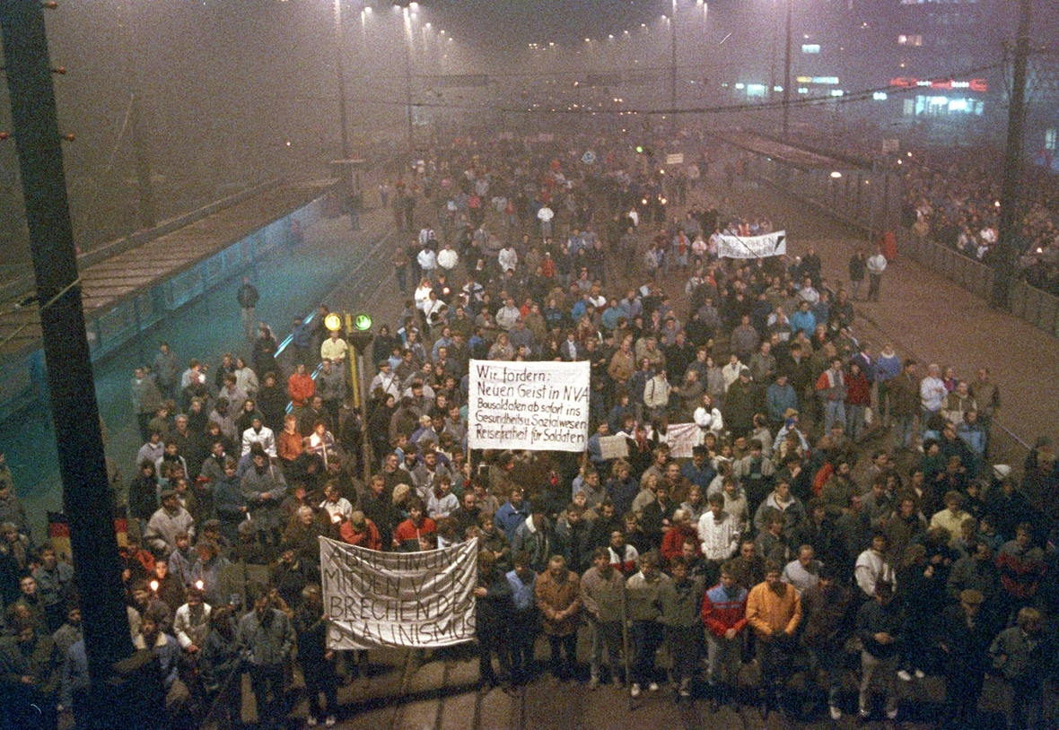 Friedliche Demonstrationen gab es im Herbst 1989 überall in der DDR. Hier eine "Montagsdemonstration" in Leipzig im Oktober 1989