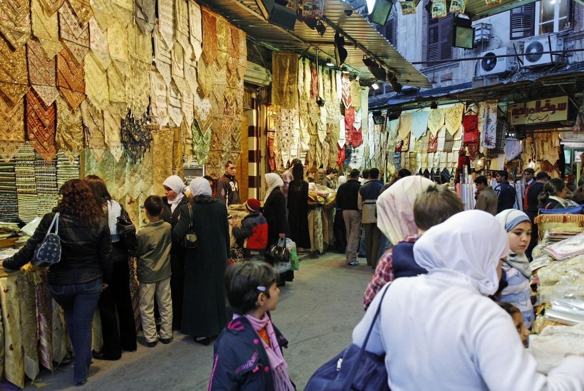 Einkaufen im Basar in Damaskus, Syrien.