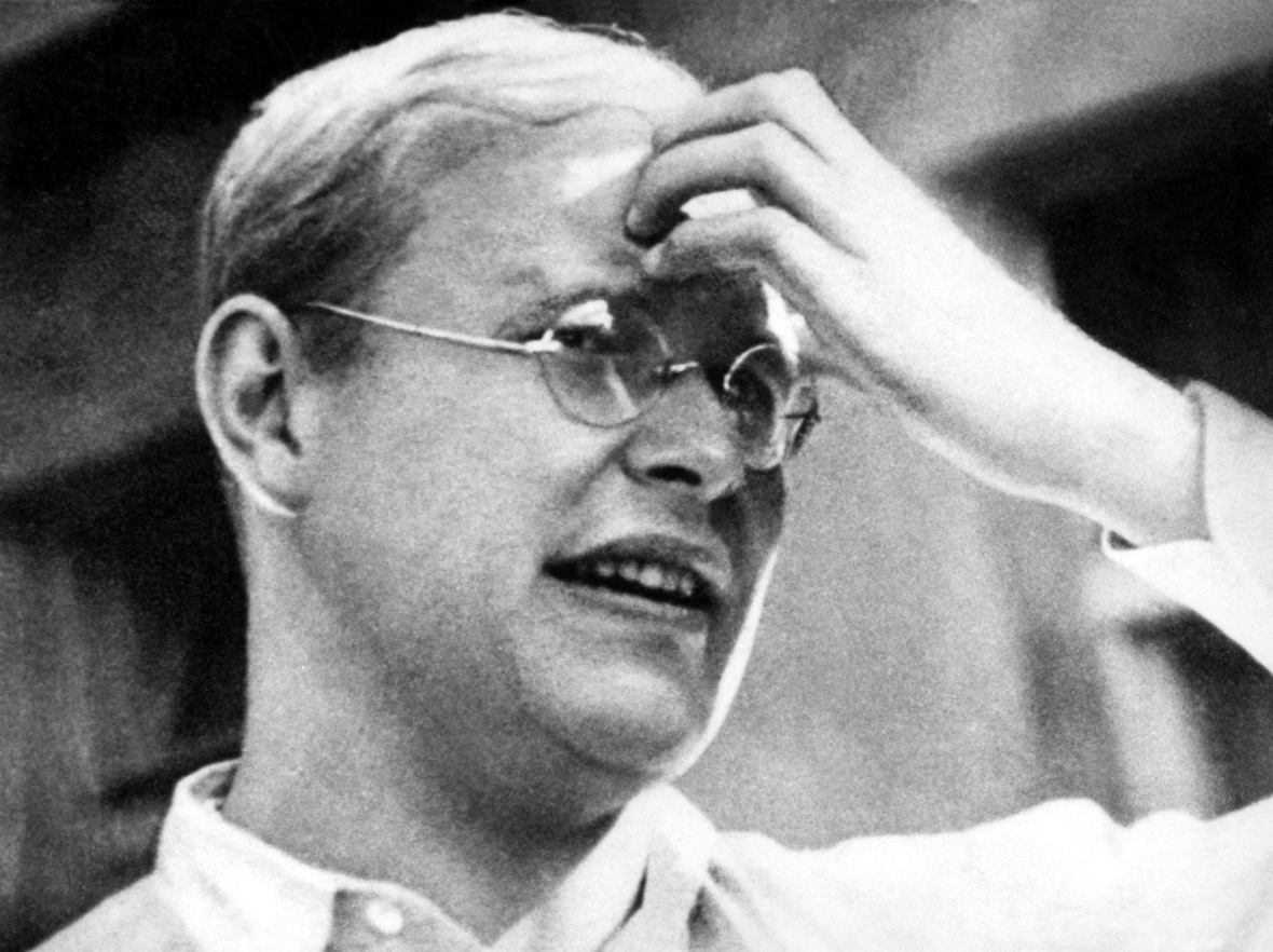 Das Schwarz-Weiß-Bild zeigt eine Aufnahme des NS-Widerstandskämpfers und Pazifisten Dietrich Bonhoeffer.