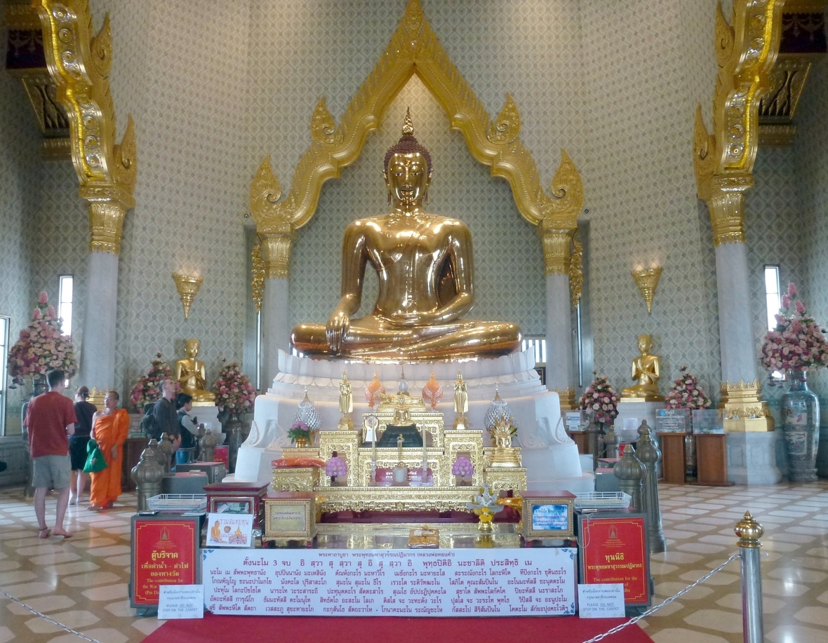 Der Goldene Buddha im Wat Traimit, einem buddhistischen Tempel in Bangkok, Thailand.