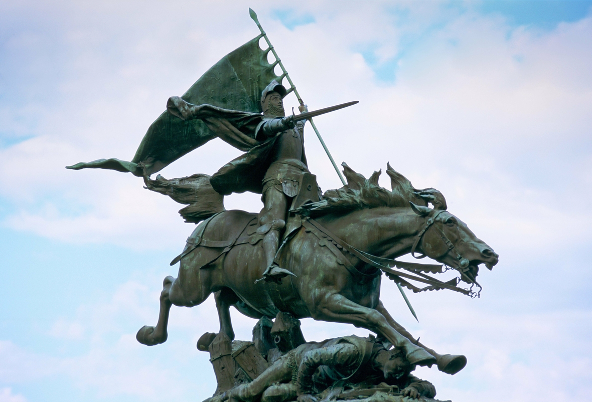 Statue von Jeanne d'Arc in Chinon (Frankreich). Das Denkmal hat Jules Roulleau 1893 erbaut.