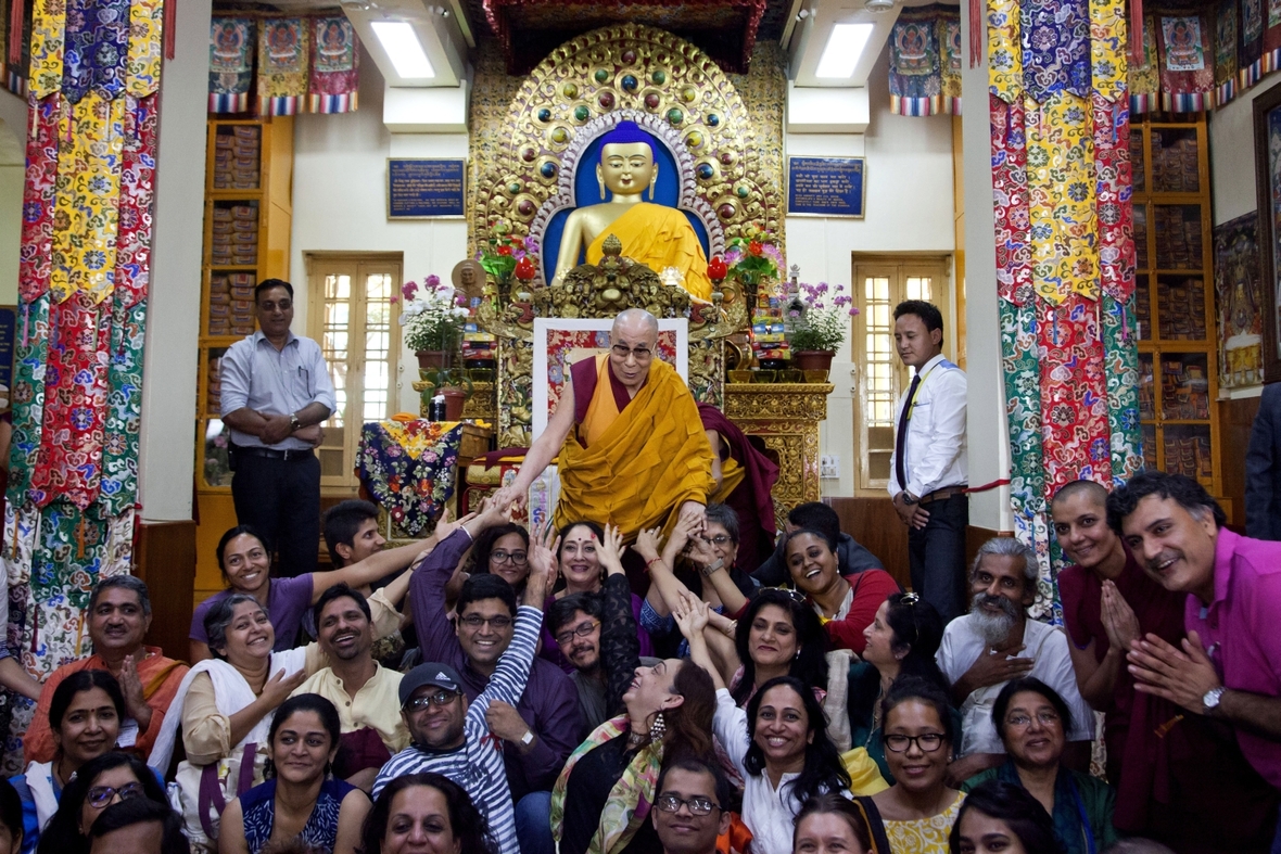 يتم تبجيل الدلاي لاما في التيبت البوذية والناس يعتبرونه ملهم ومستنير.