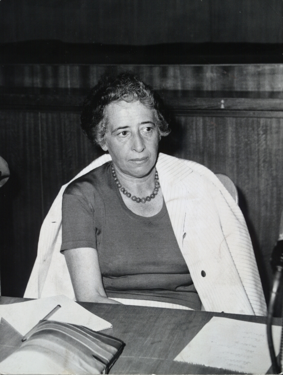 الكاتبة والباحثة السياسية هانا آريندت اضطرت للعيش في المنفى إبان الحكم النازي الدكتاتوري.