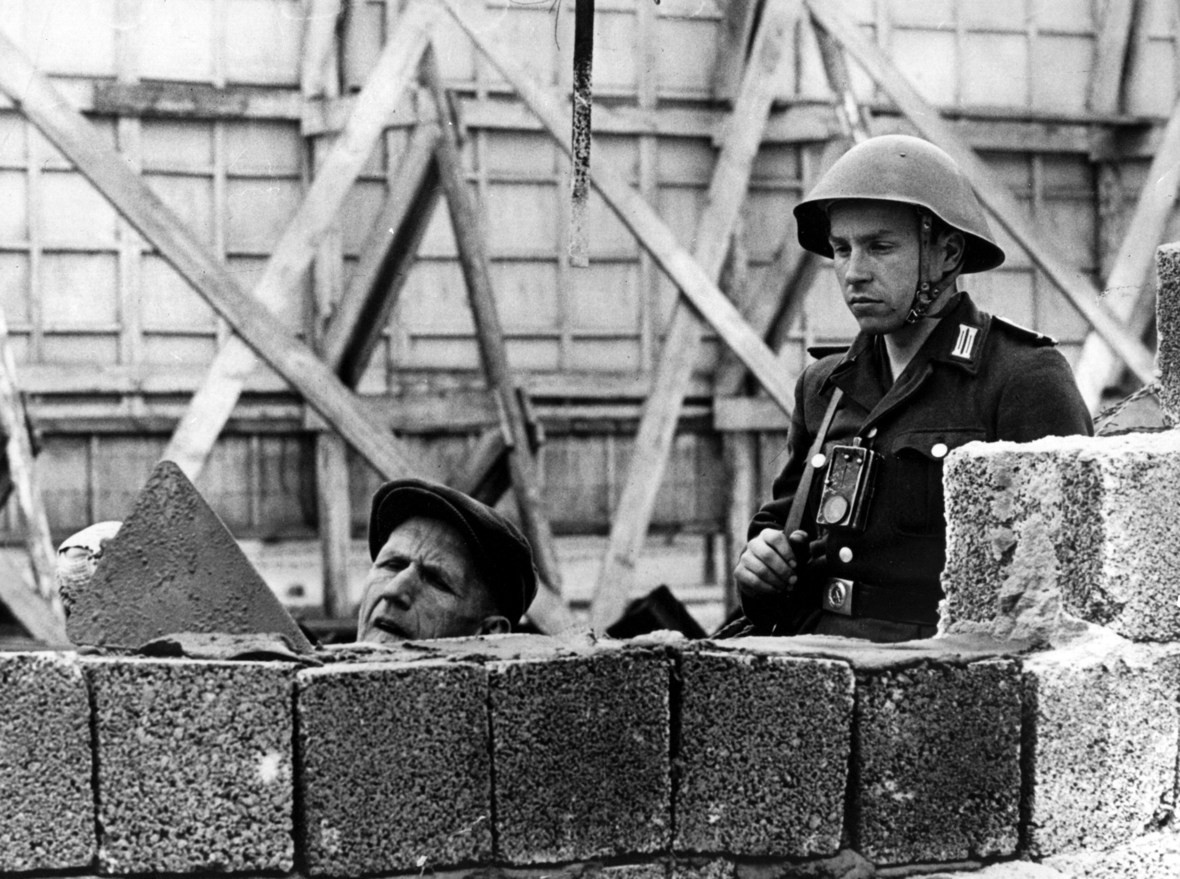 بناء جدار برلين بدأ في 13 آب/أغسطس 1961