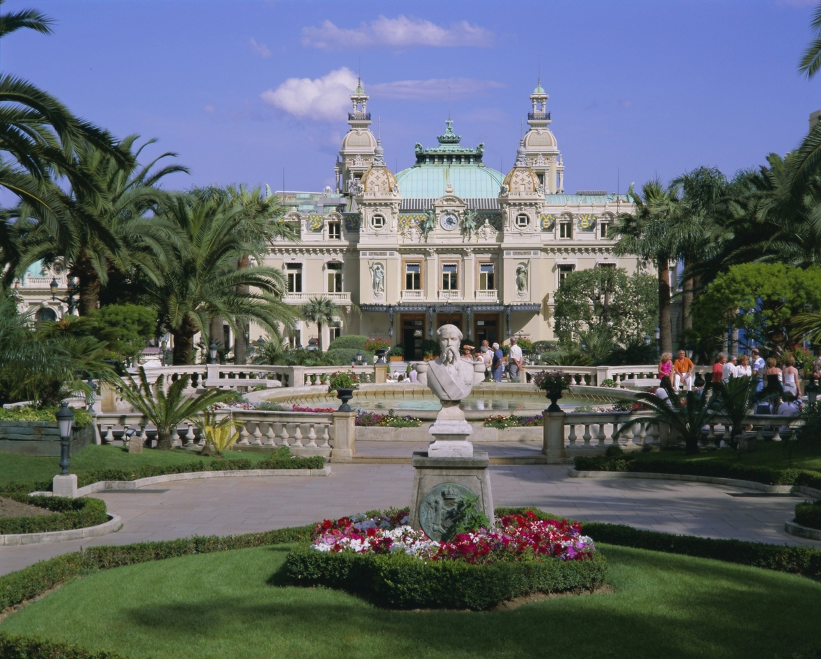 Das Bild zeigt das Kasino in Monte Carlo, Monaco.