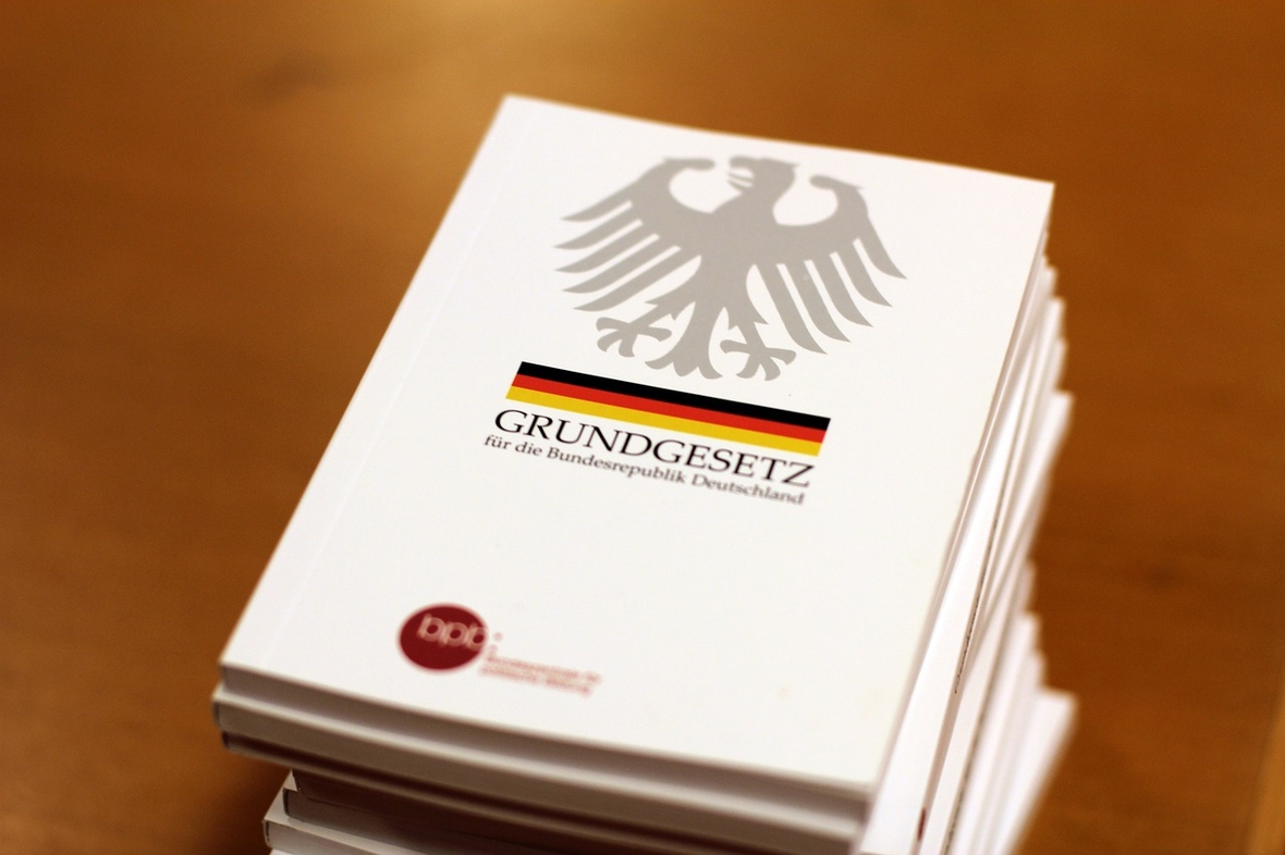 Das Grundgesetz ist die Verfassung der Bundesrepublik Deutschland. 