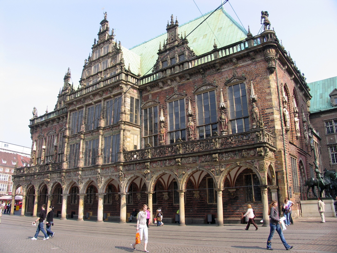 Das Bremer Rathaus liegt mitten in der Bremer Altstadt am Marktplatz.