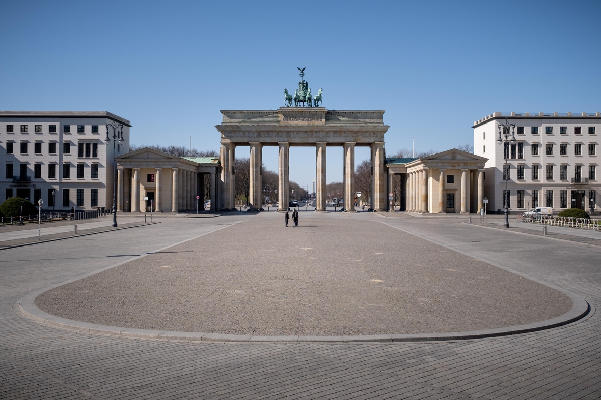 Der Pariser Platz am Brandenburger Tor in Berlin war zeitweise fast leer, als die Menschen wegen der Corona-Pandemie zuhause blieben.