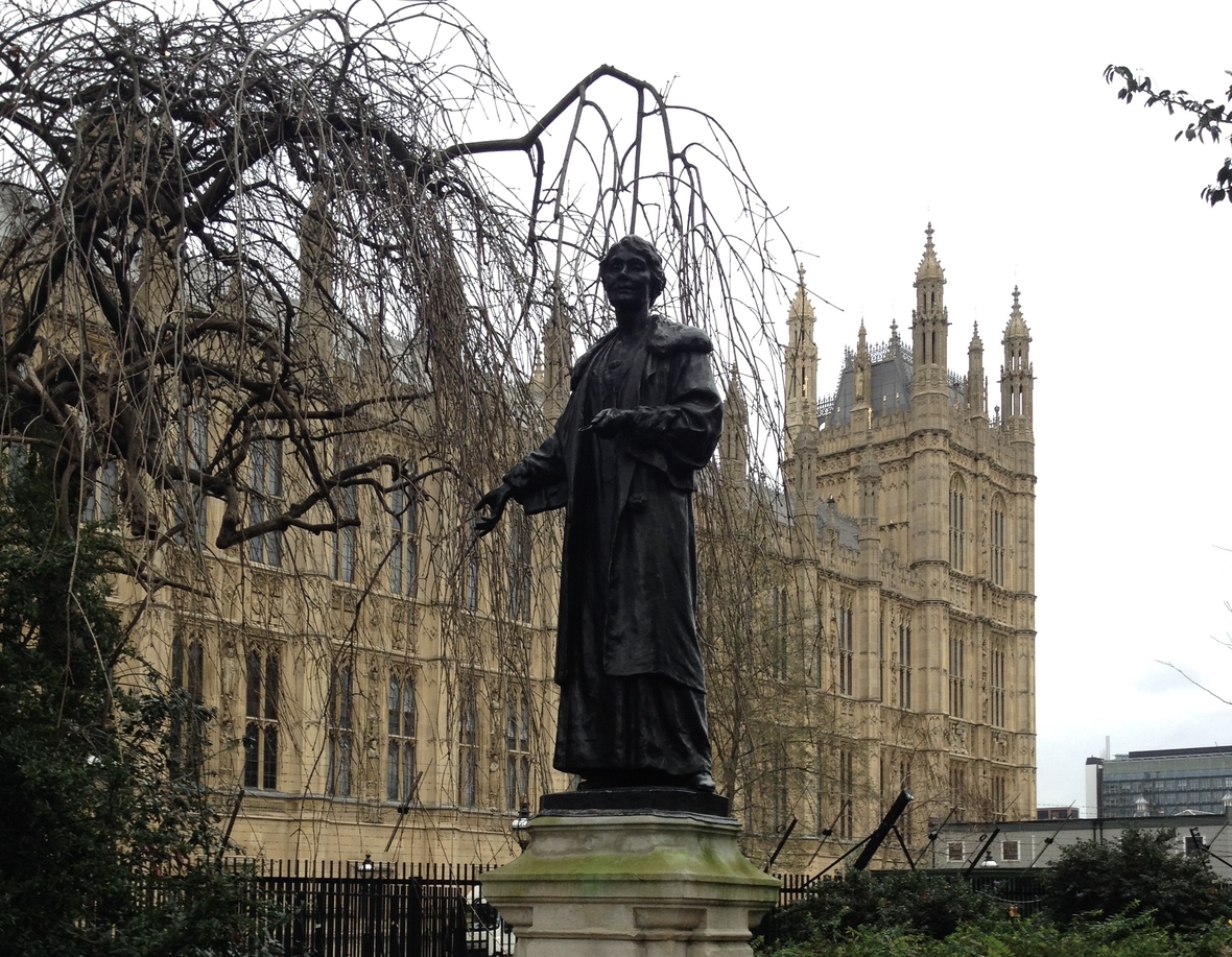 Denkmal von Emmeline Pankhurst vor Westminster, London.