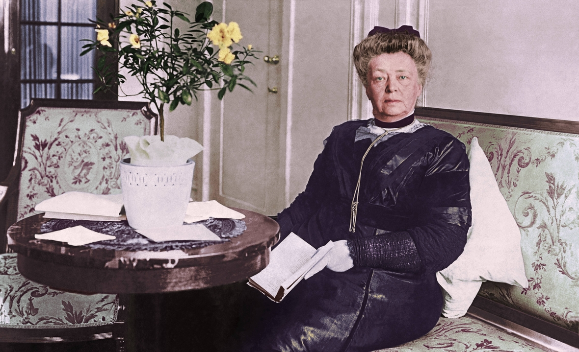 Zu sehen ist eine Aufnahme aus 1912 der Schriftstellerin und Pazifistin Bertha Freifrau von Suttner. Sie erhielt den Friedensnobelpreis 1905.
