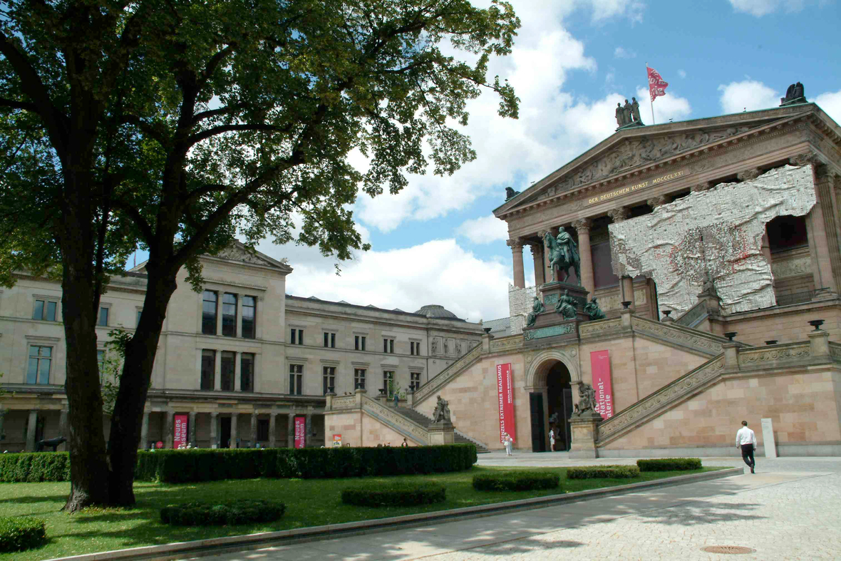 Rechts im Bild die Alte Nationalgalerie und links daneben das Neue Museum