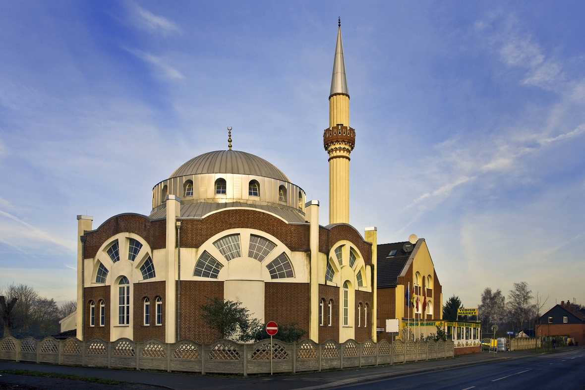 Die Fatih-Moschee in Essen. Hier wurde die Essener Erklärung der Muslime vom 11. September 2005 von Vertretern aller muslimischen Gemeinden und Vereine aus Essen unterschrieben. Die Erklärung verurteilt Gewalt, Terror, Diskriminierung und Ausgrenzung.