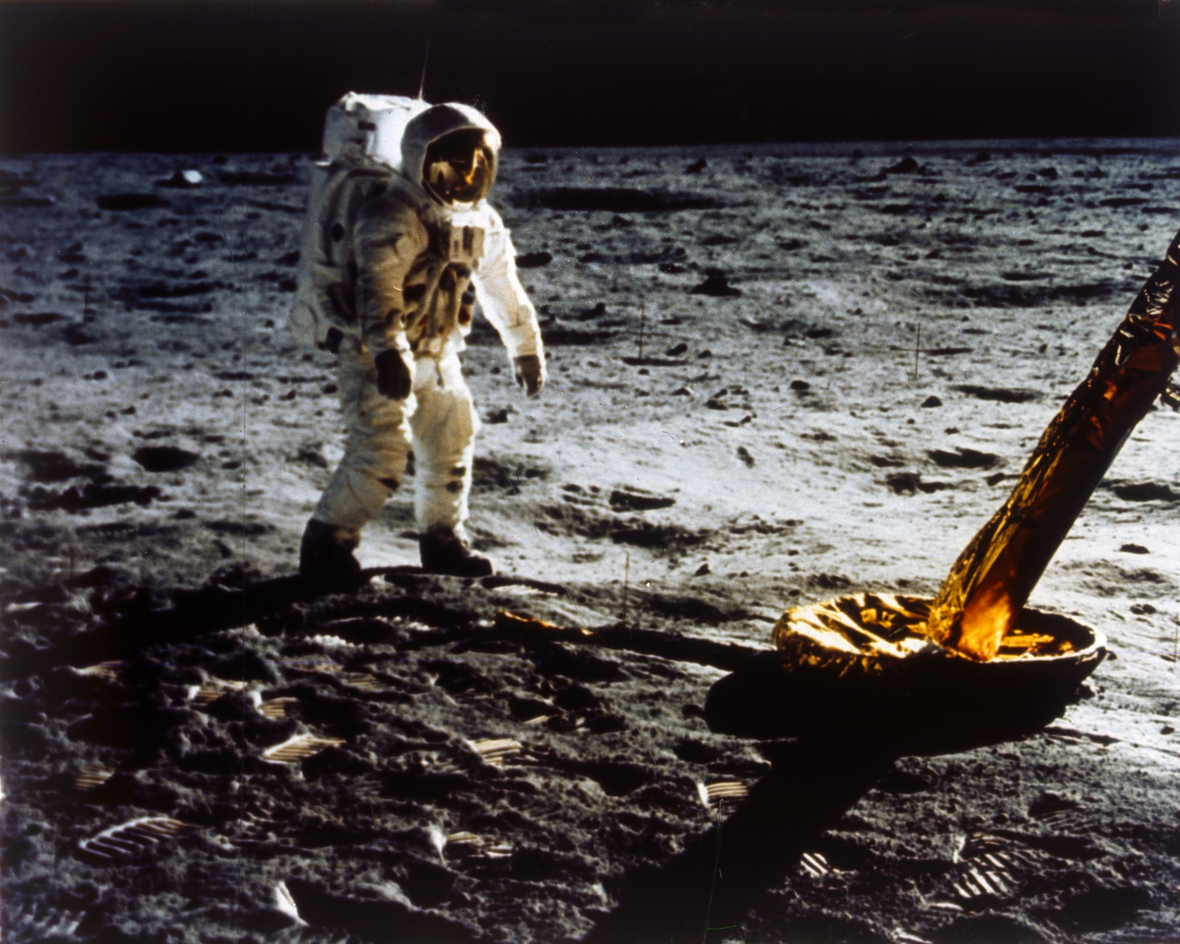 Astronaut Buzz Aldrin steht auf dem Mond während der Apollo 11 Mission am 20. Juli 1969. Neil Armstrong hat ihn fotografiert.