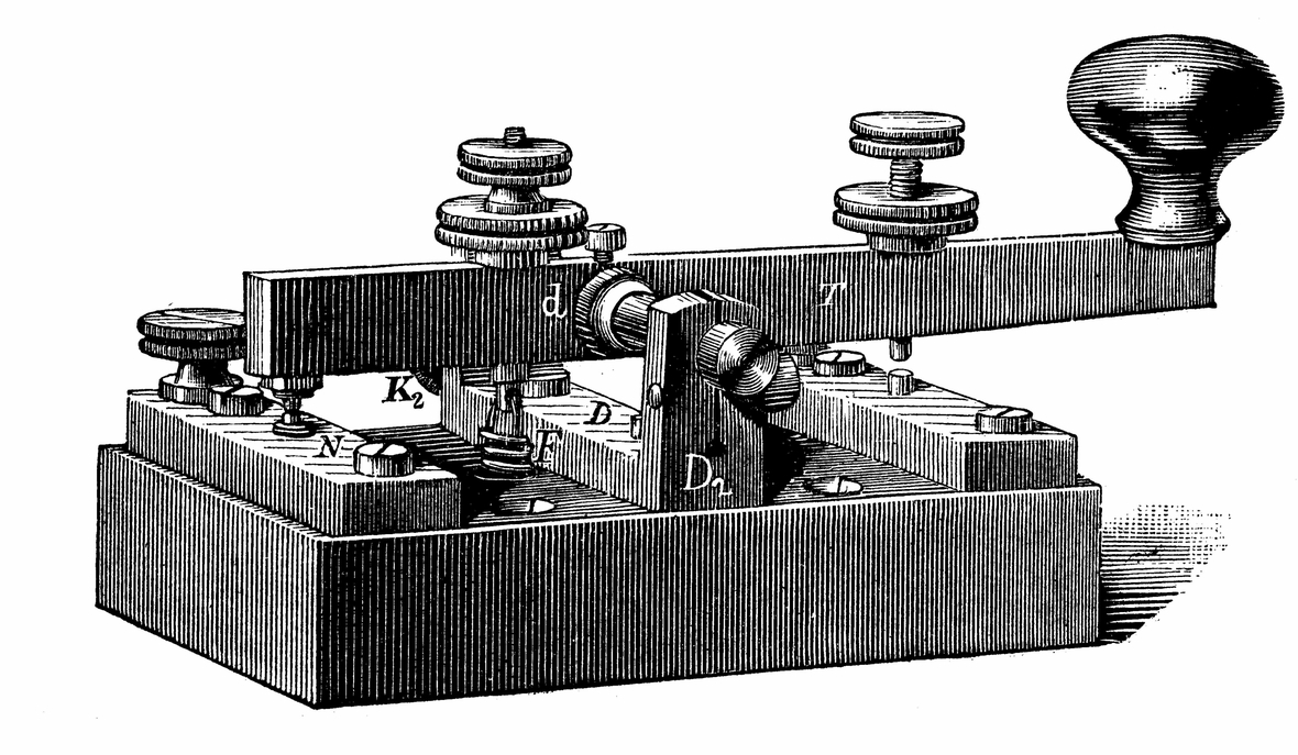 Ein Telegrafenschlüssel. Er wurde zum Senden von Morsezeichen genutzt. Der Holzschnitt in schwarz-weiß zeigt das Gerät von der Seite.