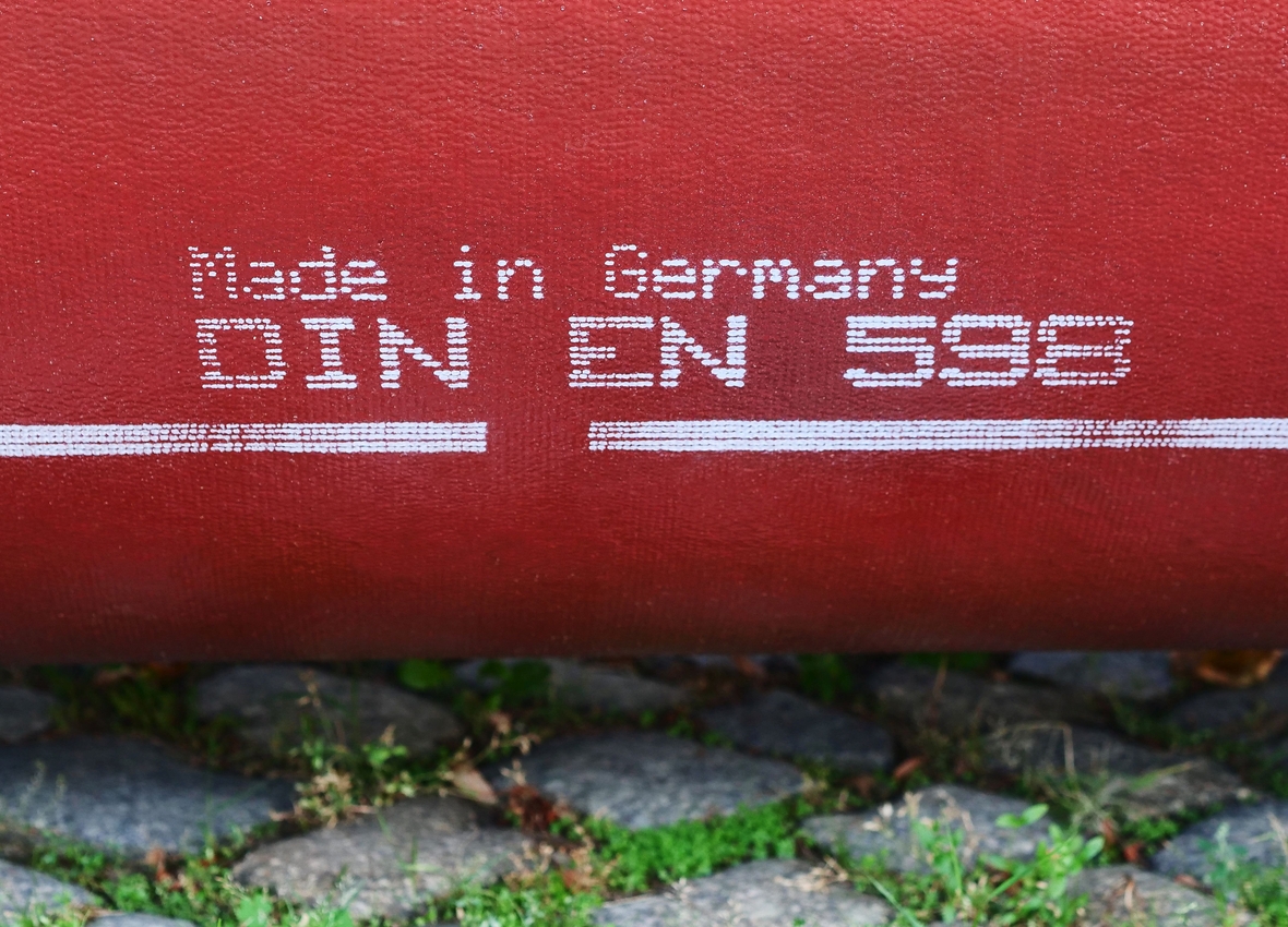 Das Rohr auf einer Baustelle trägt die Kennzeichnung "Made in Germany" 