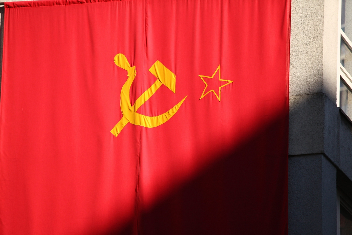 Flagge der Sowjetunion: rot mit Hammer und Sichel
