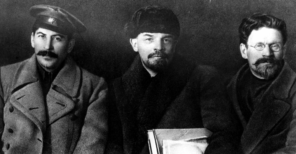 Drei prominenten russische Revolutionsführer im Jahr 1900: Josef Stalin (links), der später in der Sowjetunion eine Diktatur errichtete, Wladimir Lenin (Mitte) und rechts Mikhail Kalinin, später Staatsoberhaupt der Sowjetunion
