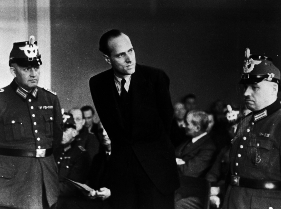 Helmuth von Moltke beim Prozess gegen die Verschwörer des 20. Juli 1944 vor dem Volksgerichtshof in Berlin. 