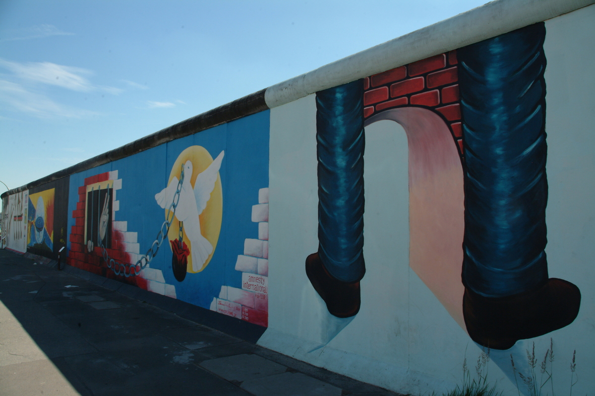 Die bunte „East Side Gallery“ im Berliner Stadtteil Friedrichshain.