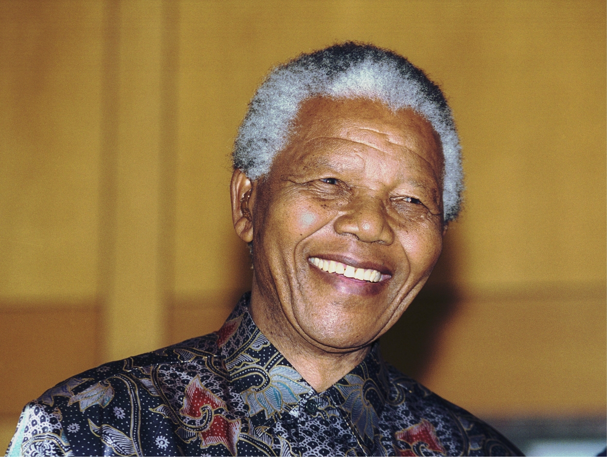 Nelson Mandela, erster schwarzer Präsident der Republik Südafrika und Friedensnobelpreisträger. Er saß 27 Jahre in Haft.