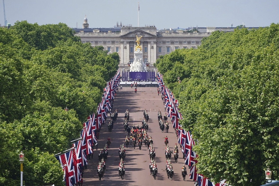 Die traditionelle Parade "Trooping the Colour" in London. Im Jahr 2022 starten damit auch die offiziellen Feiern zum 70. Thronjubiläum von Queen Elizabeth II.