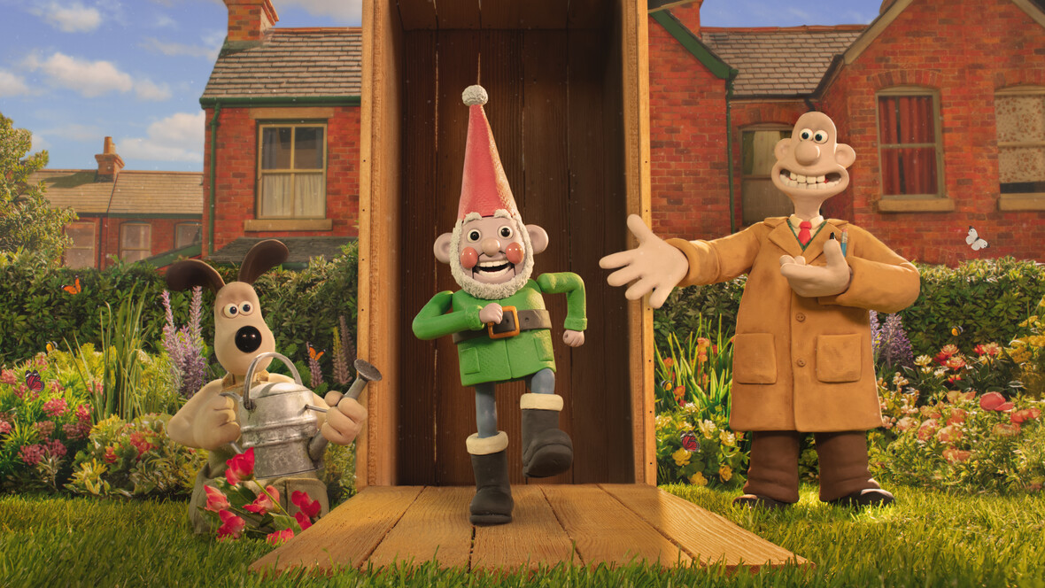 Wallace & Gromit mit dem Gartenzwerg-Roboter „Norbot“