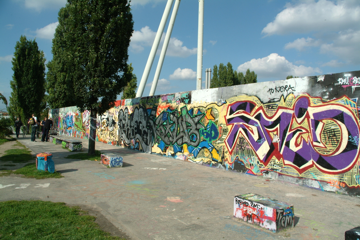 Reste der „Hinterlandmauer“ im Mauerpark.